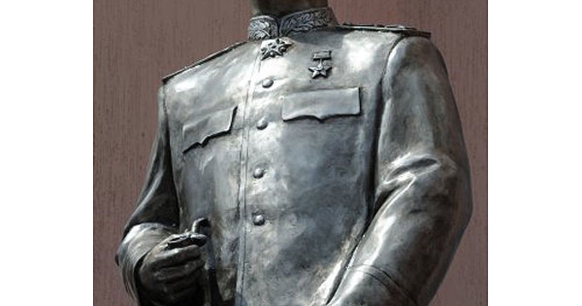 Комуністи провели урочисте відкриття пам'ятника Сталіну під записи його промов. / © УНІАН