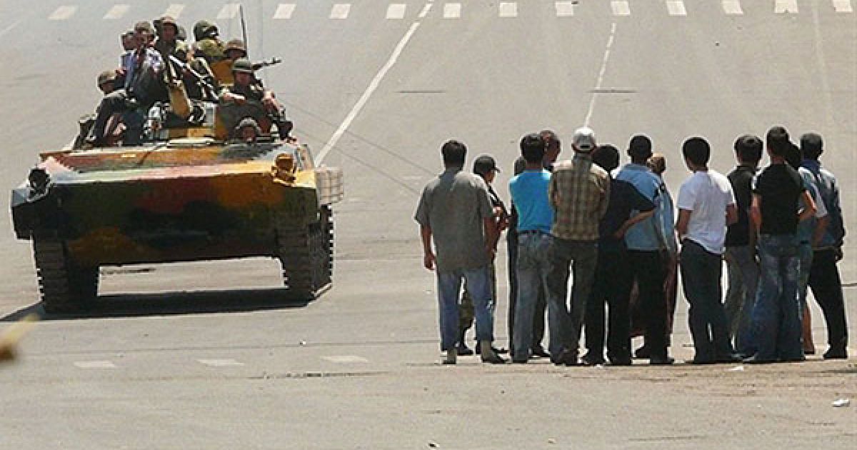 Кількість загиблих в результаті міжетнічних заворушень на півдні Киргизії зросла до 104 людей, більше 1200 постраждали. / © AFP