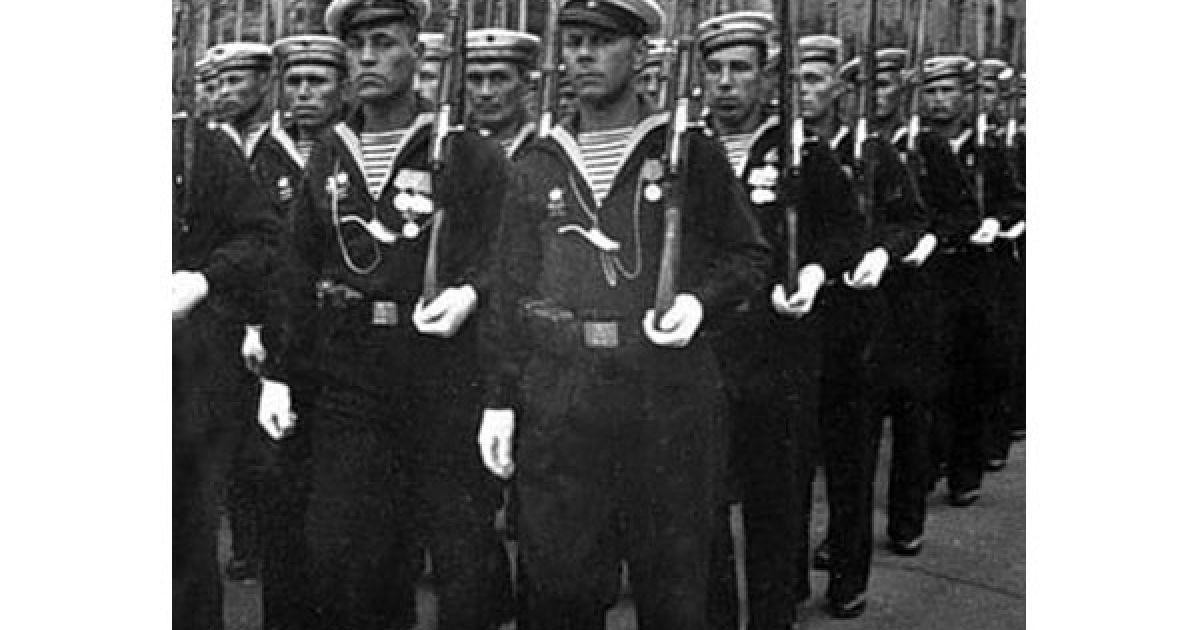 У 1945 році, 24 червня, на Красній площі у Москві пройшов перший парад, присячений перемозі у Великій Вітчизняній війні.