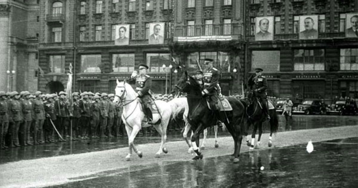 У 1945 році, 24 червня, на Красній площі у Москві пройшов перший парад, присячений перемозі у Великій Вітчизняній війні.