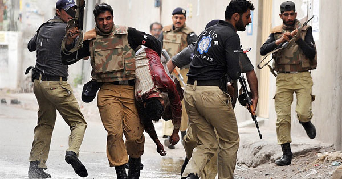 Пакистан, Лахор. Група бойовиків захопила дві мечеті під час п'ятничної молитви і захопила у заручники близько двох тисяч людей. В результаті бою між поліцейським спецназом Пакистану і бойовиками 65 людей загинули і 78 постраждали. Мечеті належать Ахмадійській мусульманській общині у Пакистані. Відповідальність за акцію по захопленню двох мечетей взяло на себе угрупування "Техрік-е Талібан-і Панджаб" ("Рух талібів Пенджабу").