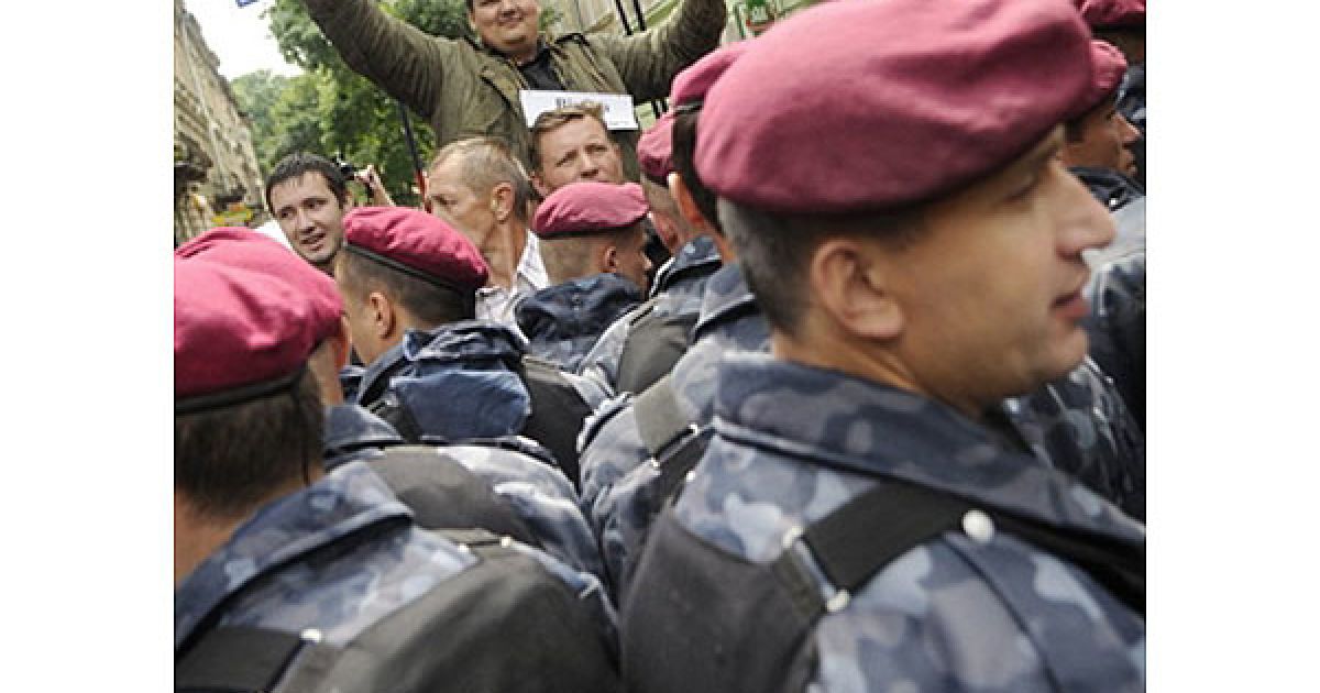 Як повідомив начальник ВЗГ ГУ МВС України у Львівській області Денис Харчук, "представники "Свободи" поводилися агресивно і намагалися провокувати сутички з прихильниками Віктора Януковича". / © AFP