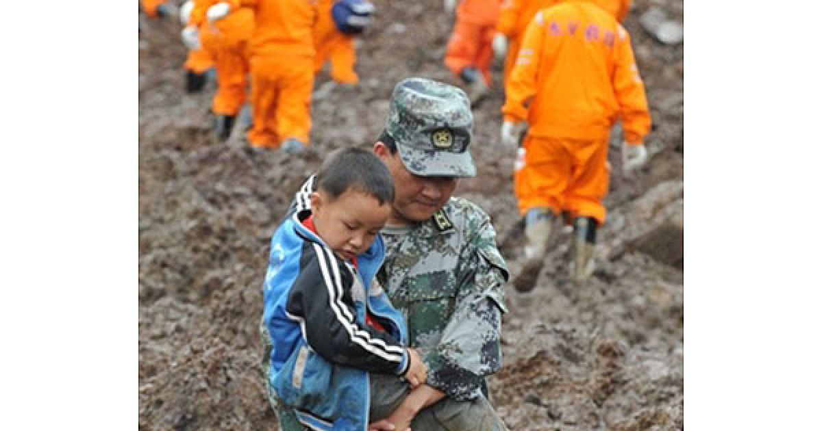 У район лиха місцевий уряд направив групу рятувальників. / © AFP