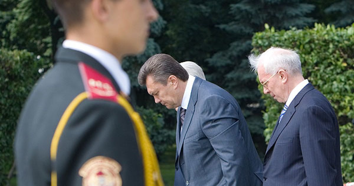 У зв&rsquo;язку з цією датою в Україні буде приспущено на будинках і спорудах органів державної влади, органів місцевого самоврядування, державних підприємств, установ і організацій державні прапори. / © President.gov.ua