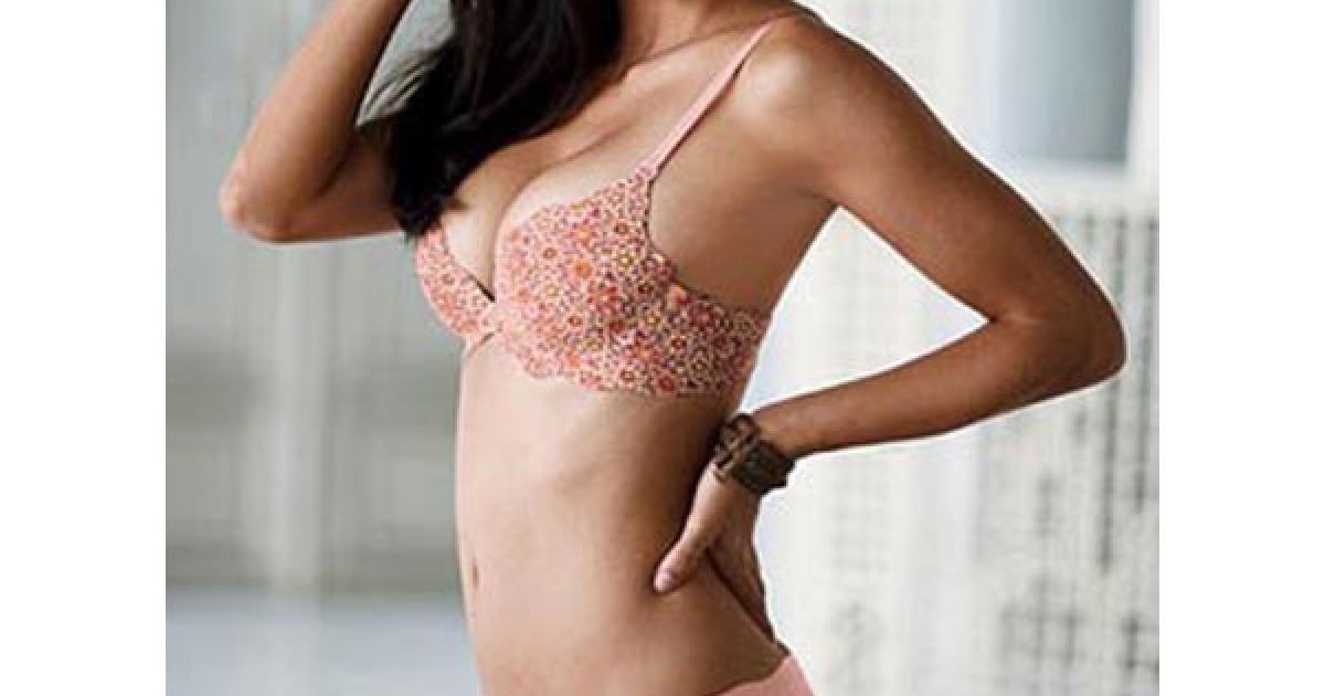 Модель Victoria's Secret Адріана Ліма зайняла восьме місце у рейтингу найсексуальніших жінок планети.
