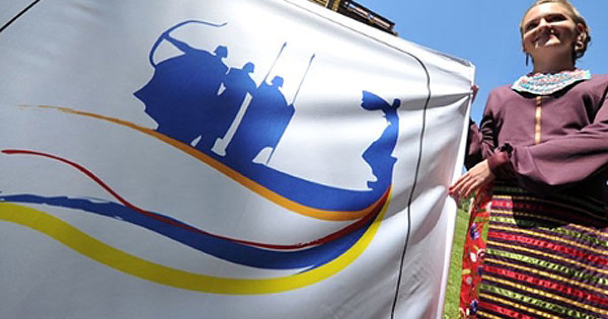 На логотипі Києва до Євро-2012 зображений пам'ятник засновникам Києва Кию, Щеку, Хориву і їх сестрі Либідь та логотип Євро-2012. / © AFP