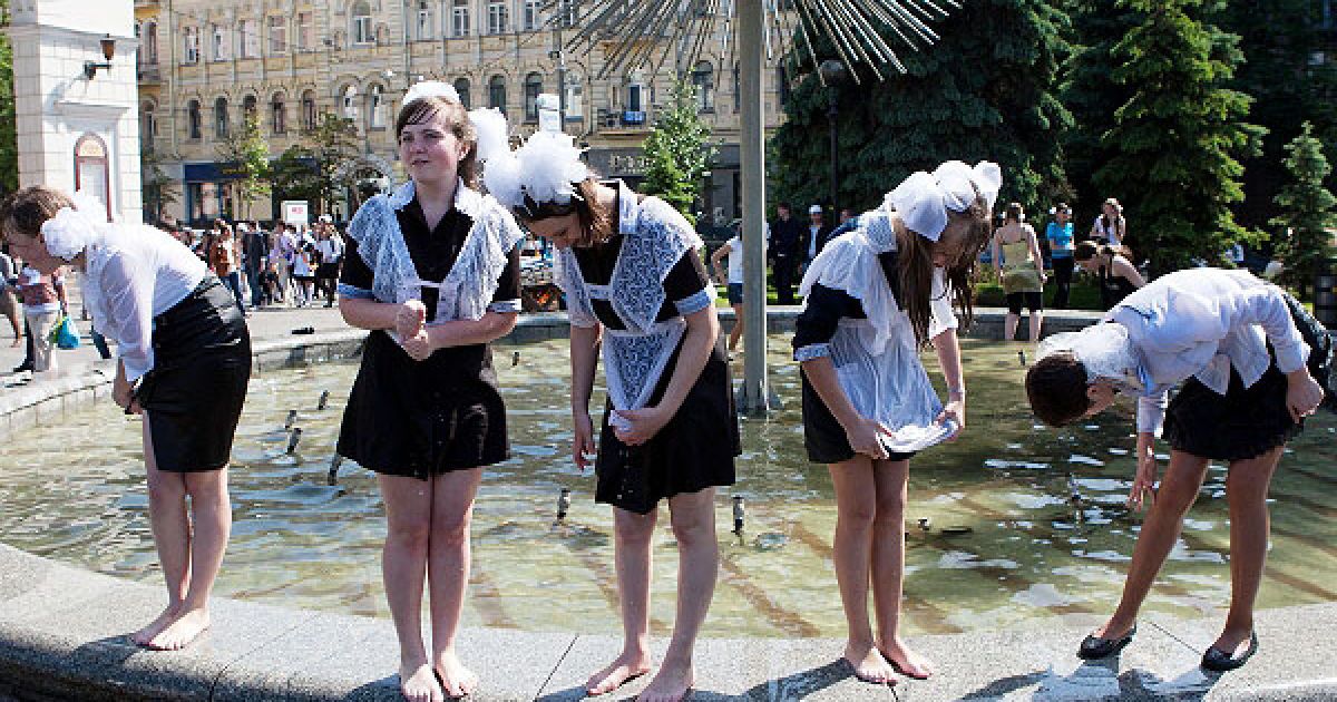 28 травня у всіх навчальних закладах столиці будуть вручені документи про повну загальну середню освіту. Фото: Украинское фото / © Украинское Фото