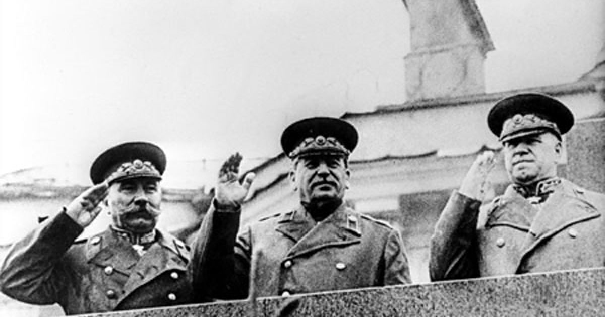 У 1945 році, 24 червня, на Красній площі у Москві пройшов перший парад, присячений перемозі у Великій Вітчизняній війні.