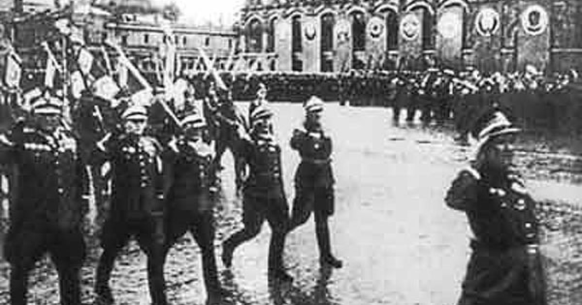 У 1945 році, 24 червня, на Красній площі у Москві пройшов перший парад, присячений перемозі у Великій Вітчизняній війні.