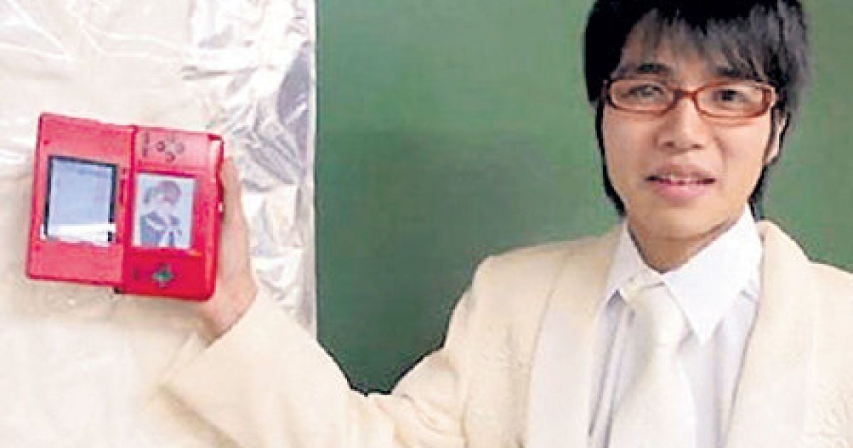 Японець одружився на віртуальній нареченій