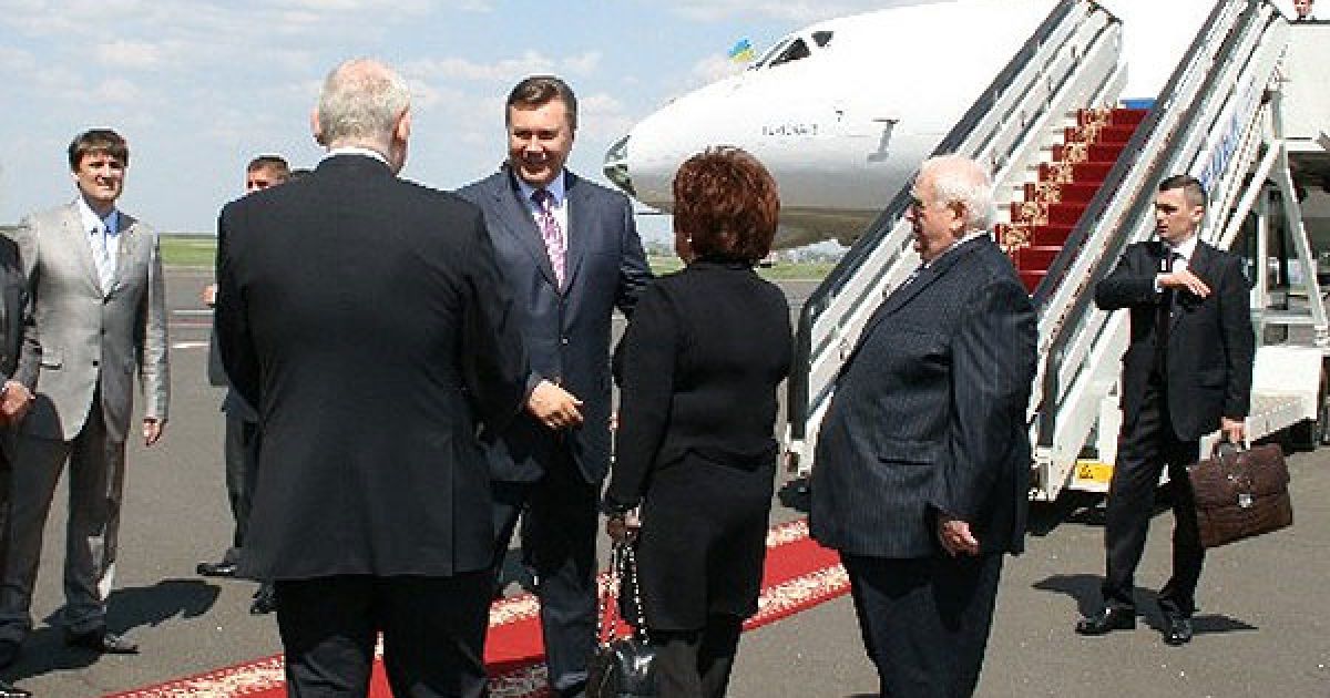 В аеропорту президента України радо зустріли