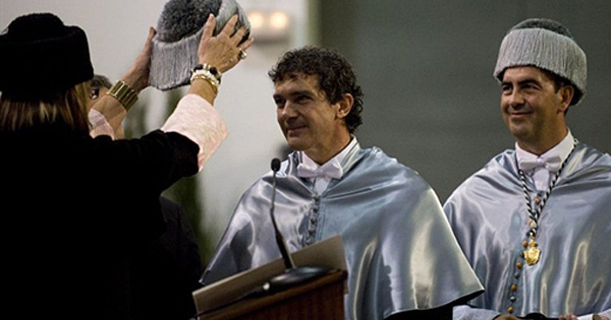 Антоніо Бандерас отримав звання почесного професора Університету Малаги. Зараз Бандерас знімається у новому трилері іспанського режисера Педро Альмадовара. / © AFP