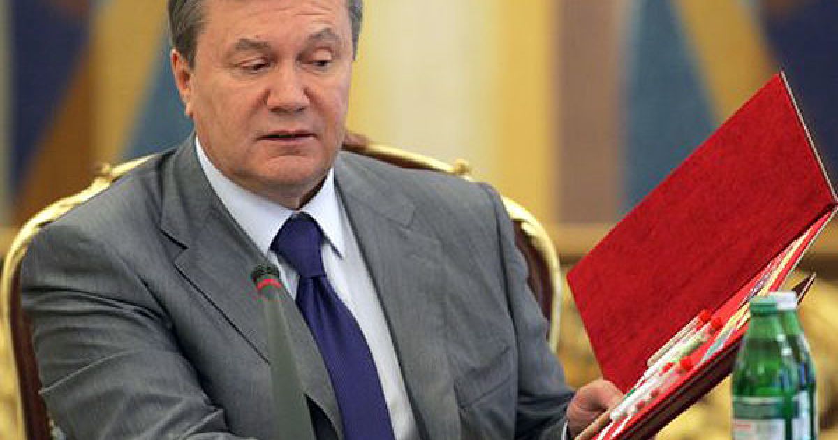 На нараді із правоохоронцями президент Віктор Янукович на власному прикладі продемонстрував, що в Україні наркотики є легкодуступними.