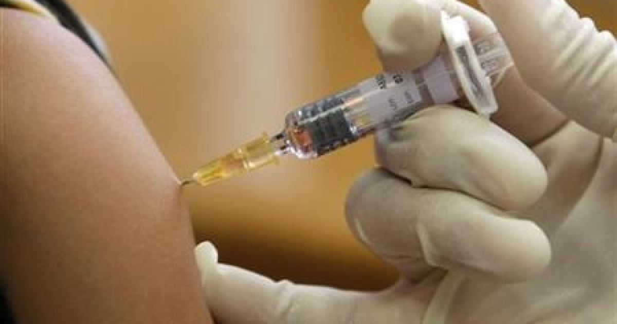 Мати дитини твердить, що синові стало зле після щеплення вакциною АКДС