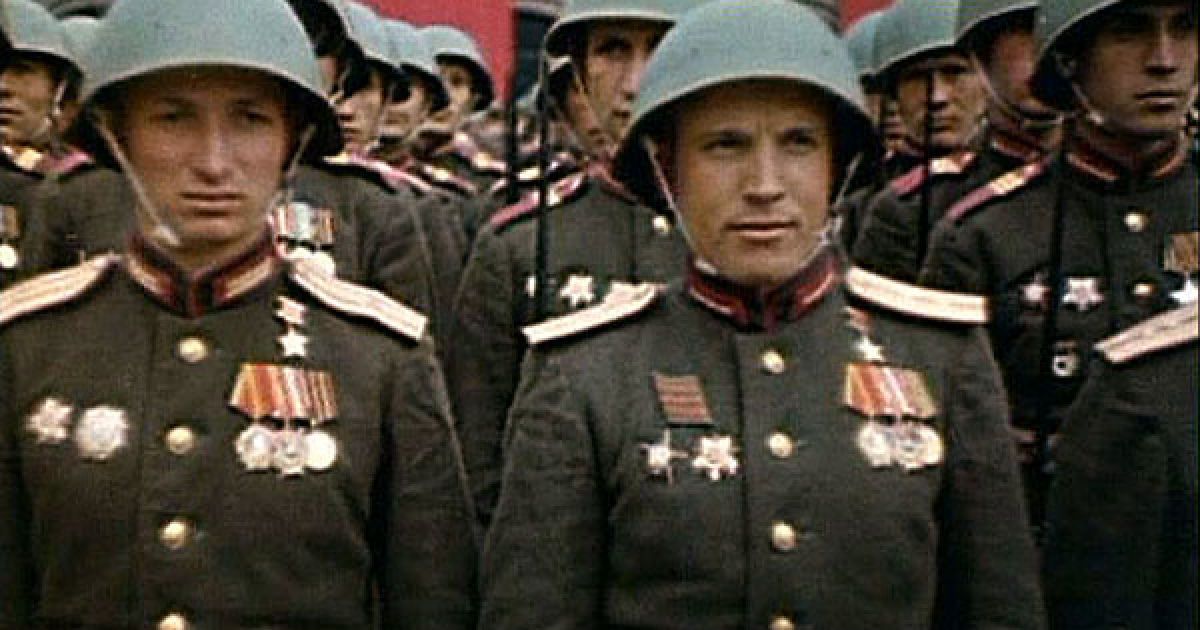 У 1945 році, 24 червня, на Красній площі у Москві пройшов перший парад, присячений перемозі у Великій Вітчизняній війні.