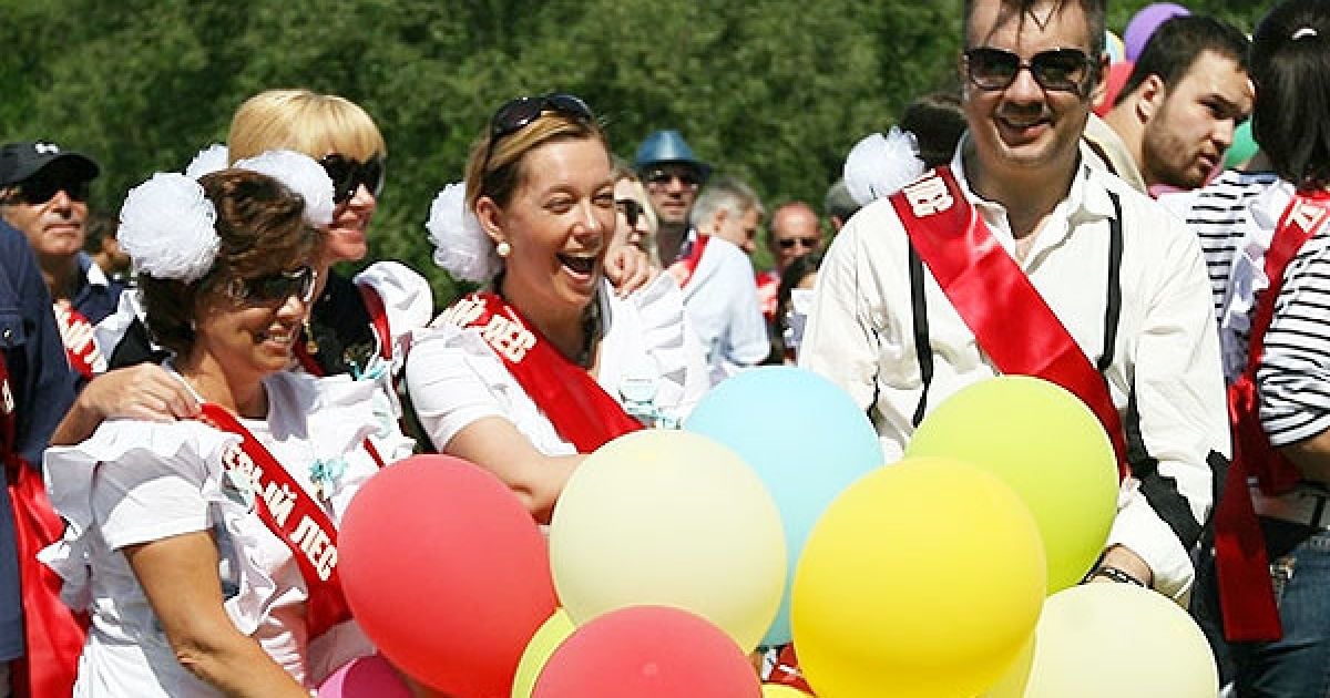 Повітряні кульку випустили у небо / © LifeShowbiz