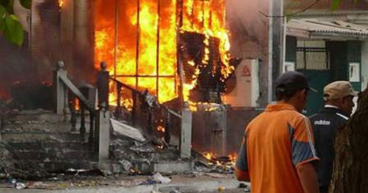 Учасники заворушень у місті Ош на півдні Киргизії спалили кілька житлових кварталів, магазини, базари. / © 24.kg