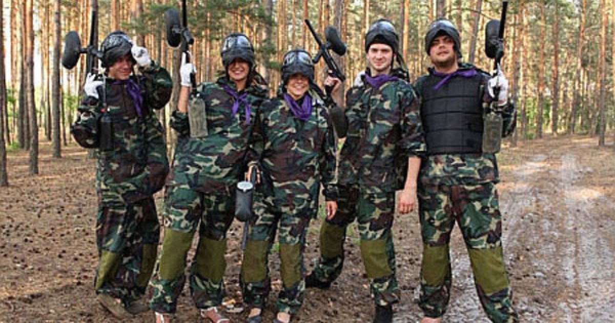 Гості грали у пейнтбол