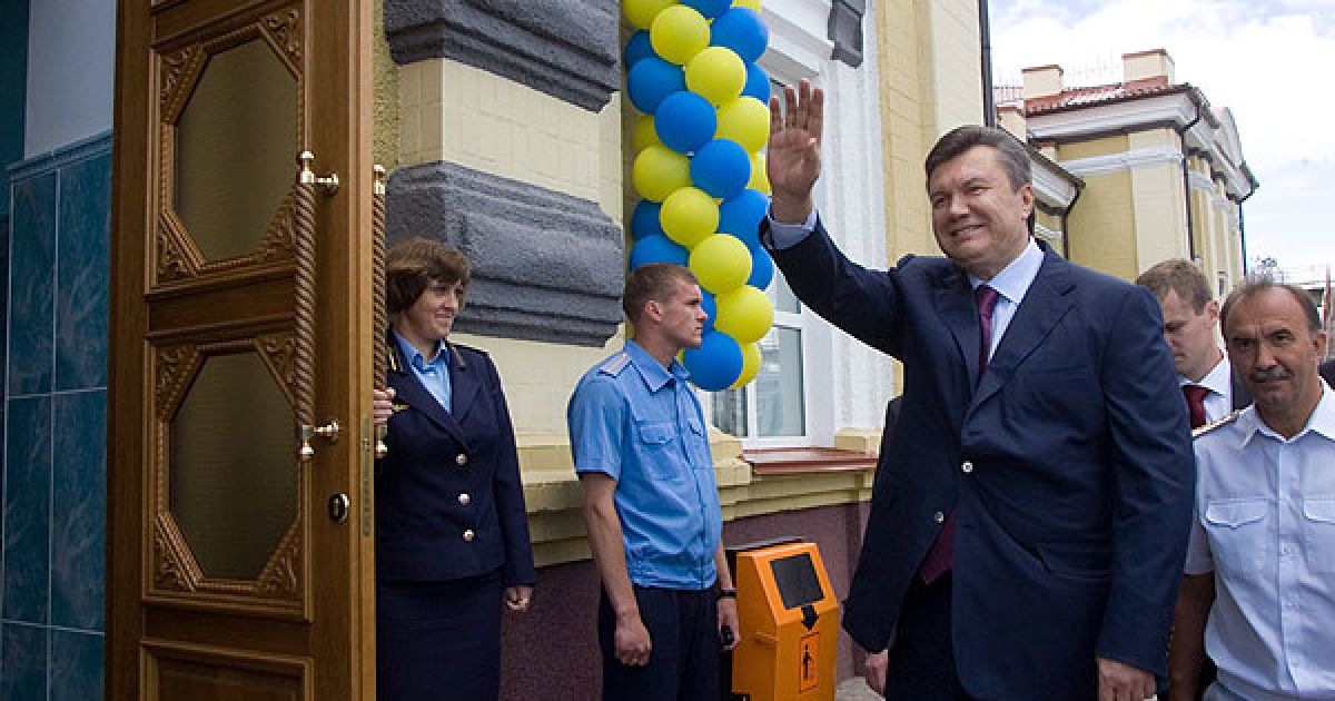 Янукович подякував усім, хто за таких непростих умов долучився до відкриття нової ділянки залізниці,  зокрема &ndash; будівельникам.