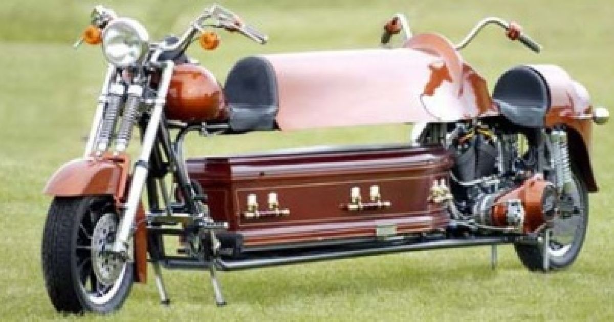 Катафалк важить 600 кг