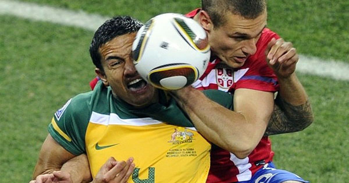 Зціпилися Кахілл і Відіч