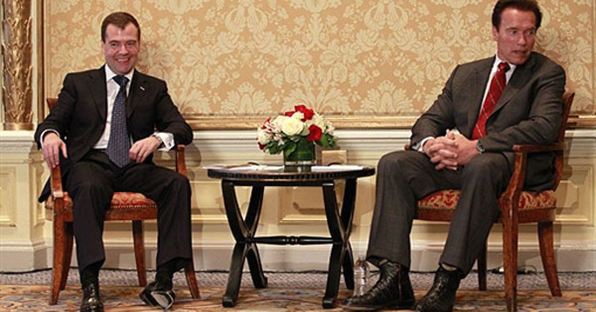 Арнольд Шварценеггер готовий поділитися досвідом з російським лідером. / © AFP