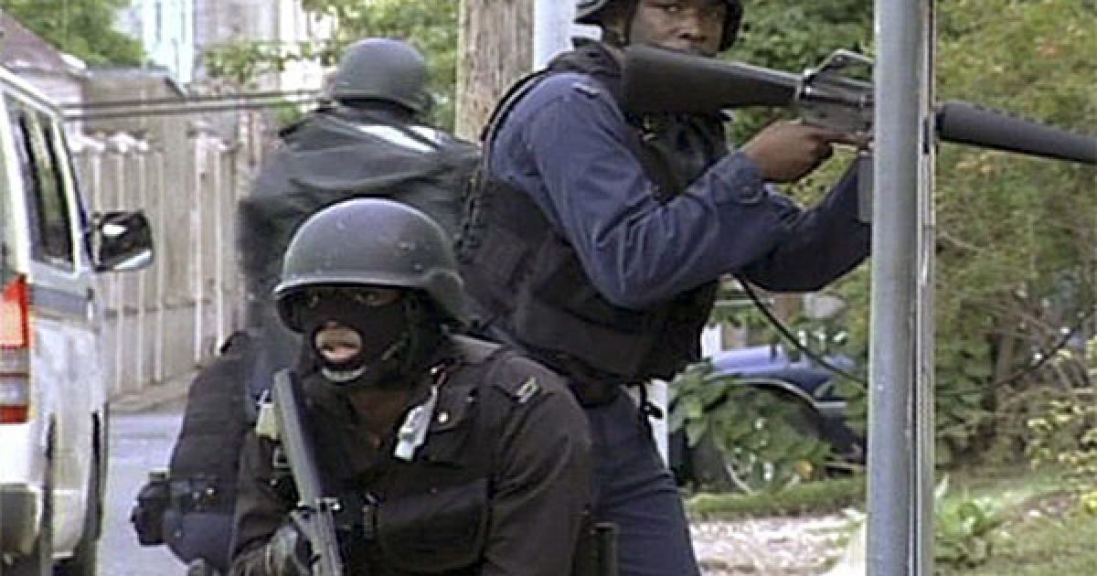 У столиці Ямайки поліція провела штурм району Тіволі Гарденс, в якому переховувався наркобарон Крістофер Коук на прізвисько Дудус. / © Getty Images/Fotobank