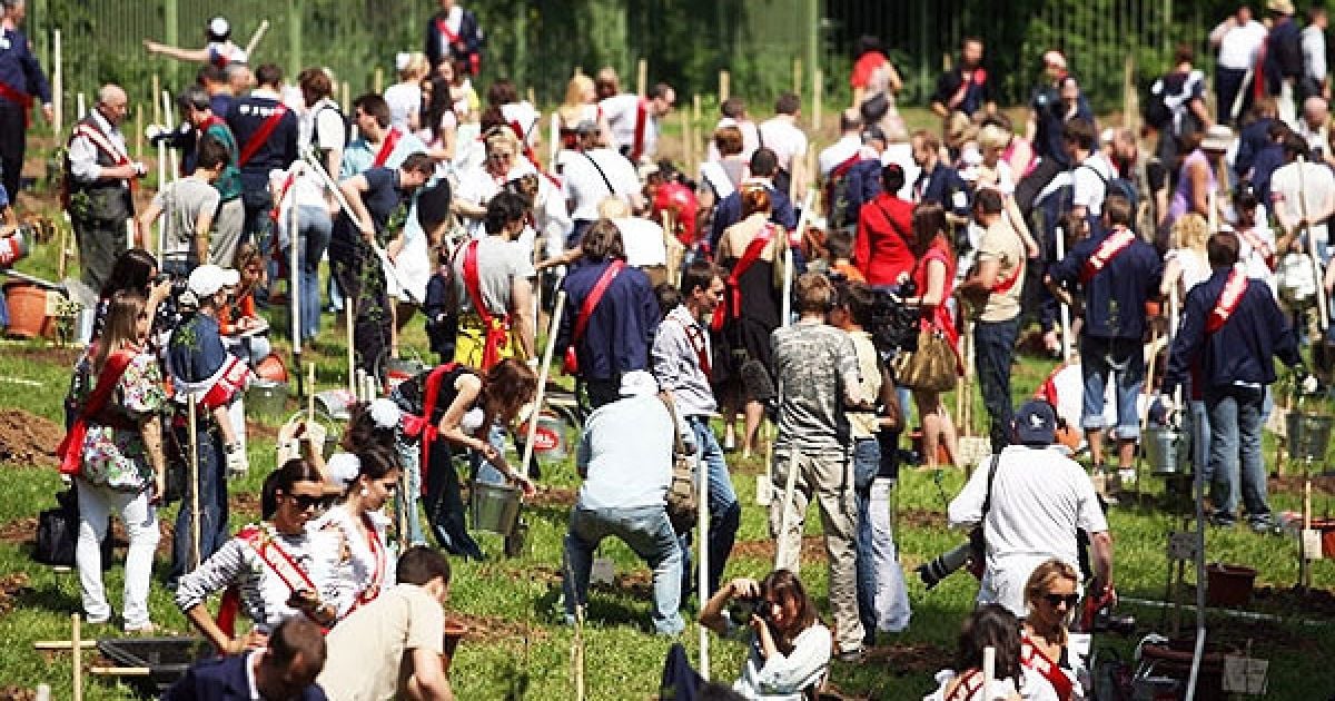 Зірки були у шкільній формі / © LifeShowbiz