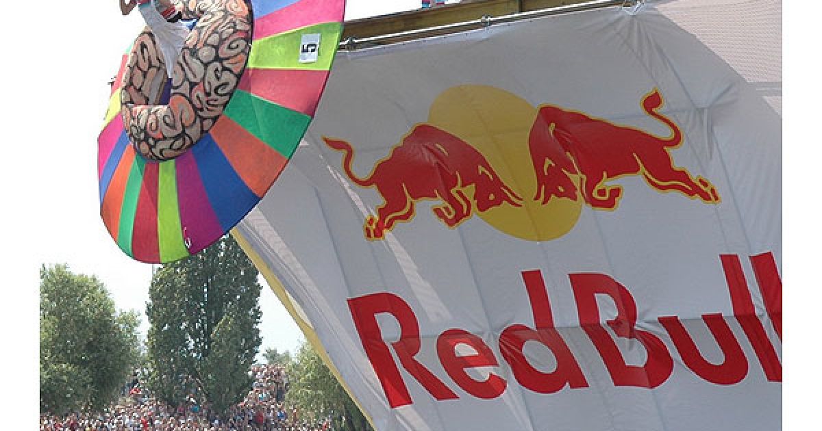 Київська команда "Мозгайо" на літаючій тарілці.