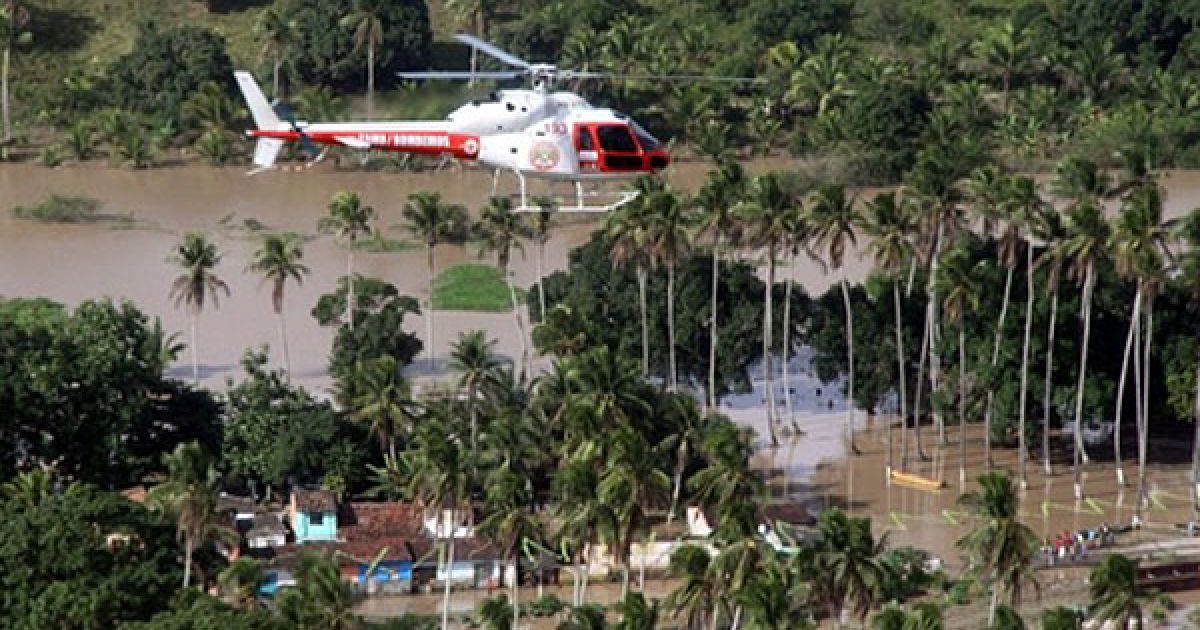 В результаті руйнівної повені на північному сході Бразилії у штаті Алагоас більше тисячі людей вважаються зниклими безвісти. / © AFP