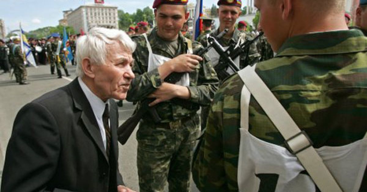 В урочистому параді на честь 65-ої річниці Перемоги у Великій Вітчизняній війні візьмуть участь більше 2,5 тисяч військових. / © УНІАН