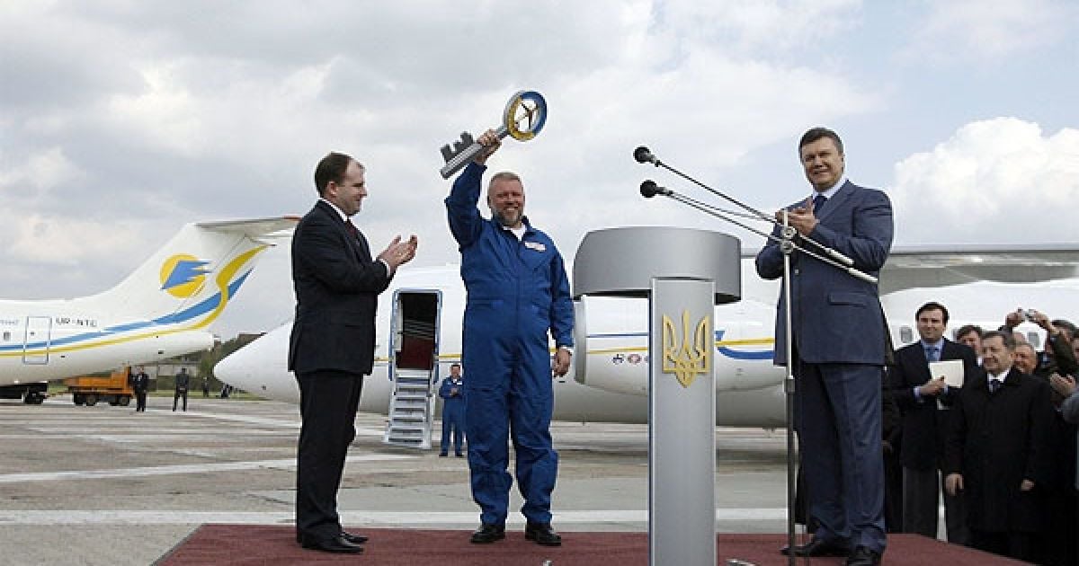 Церемонія передачі в експлуатацію літака АН-148. / © President.gov.ua