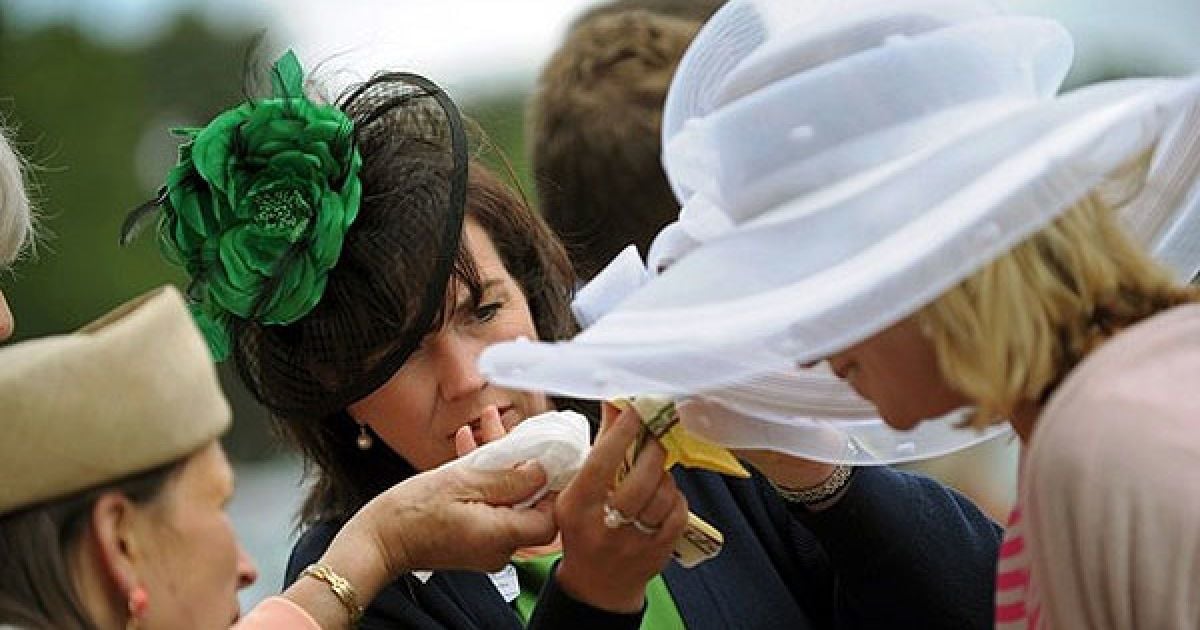 Королівські перегони "Royal Ascot" відомі ще й тим, що гості з&rsquo;являються на заході у найбожевільніших і неймовірних капелюшках.