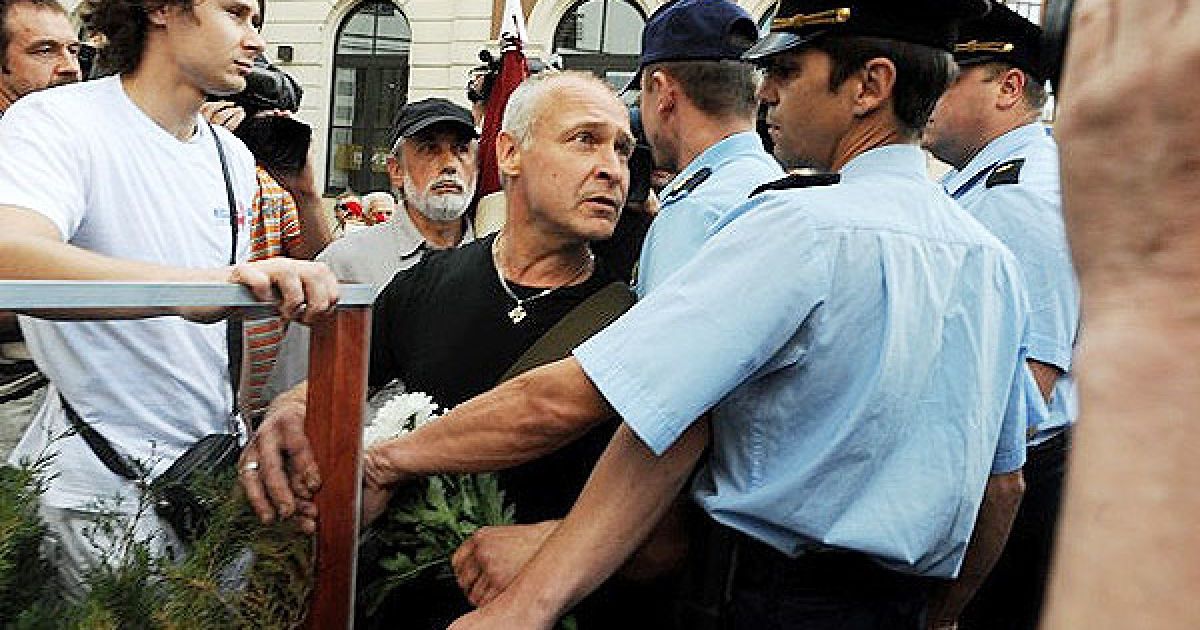 Поліція Риги зірвала марш, який латвійські націоналісти намагалися провести у річницю вторгнення німецько-фашистських військ у столицю Латвії.