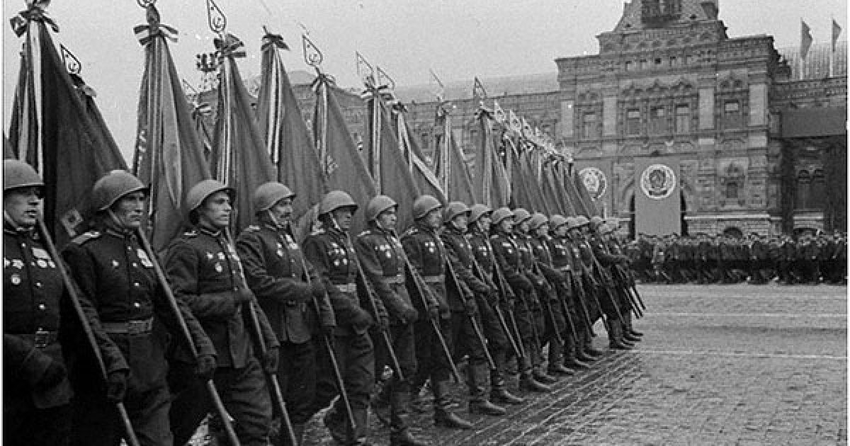 У 1945 році, 24 червня, на Красній площі у Москві пройшов перший парад, присячений перемозі у Великій Вітчизняній війні.