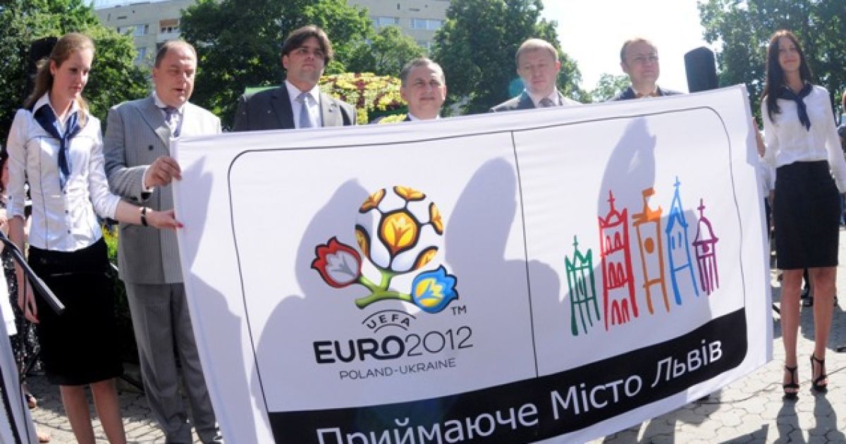 Участь у подіях взяли віце-прем&rsquo;єр-міністр України з питань Євро-2012 Борис Колесніков, голова Львівської облдержадміністрації Василь Горбаль, міністр культури і туризму України Михайло Кулиняк, Львівський міський голова Андрій Садовий, директор турніру, керівник Місцевого організаційного комітету "Євро-2012 Україна" Маркіян Лубківський. / © 2012ua.net