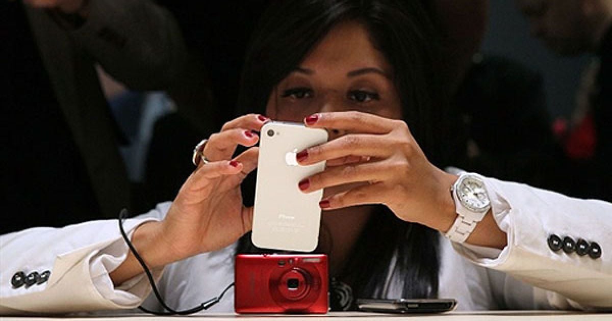 На щорічній конференції розробників WWDC у Сан-Франциско було представлено новий смартфон iPhone 4. / © AFP