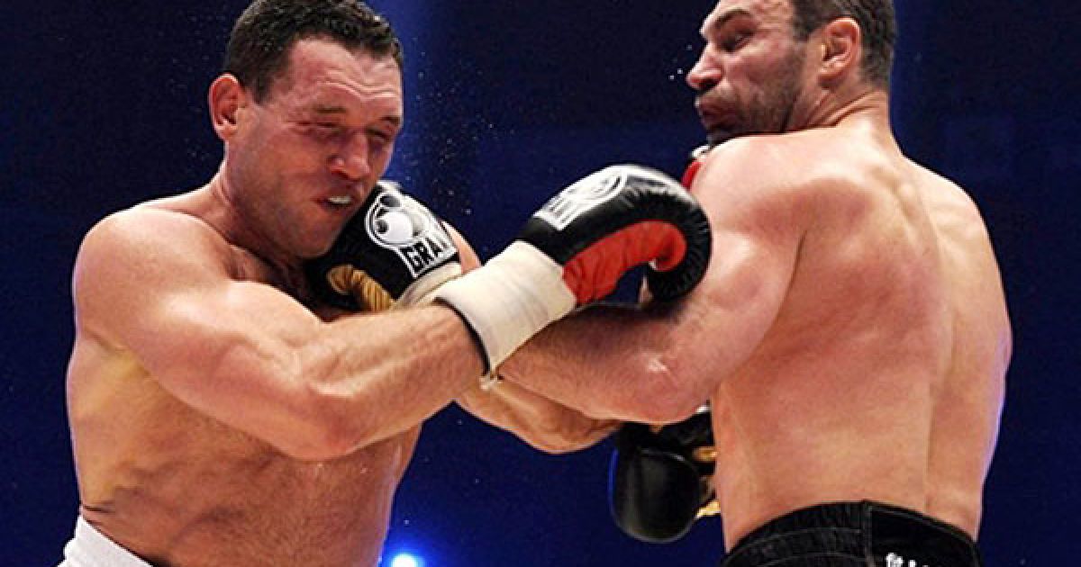 Віталій Кличко у 10-му раунді переміг поляка Альберта Сосновського нокаутом. / © Getty Images/Fotobank