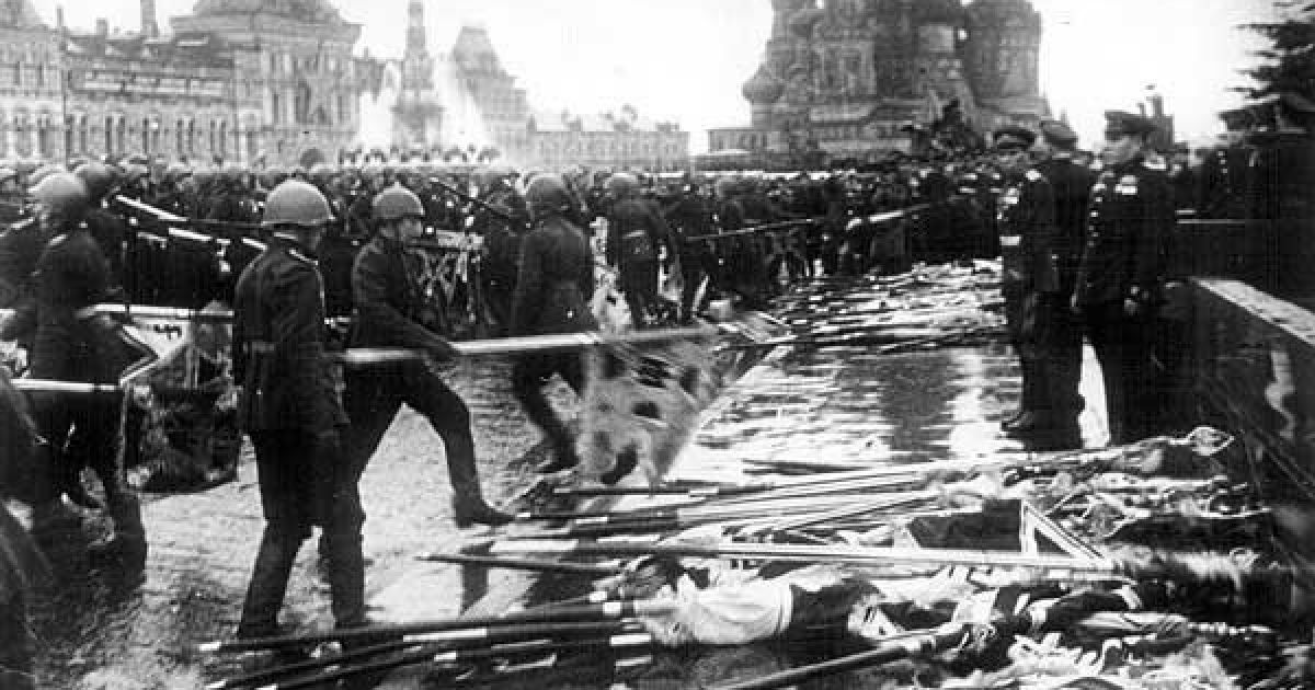 У 1945 році, 24 червня, на Красній площі у Москві пройшов перший парад, присячений перемозі у Великій Вітчизняній війні.