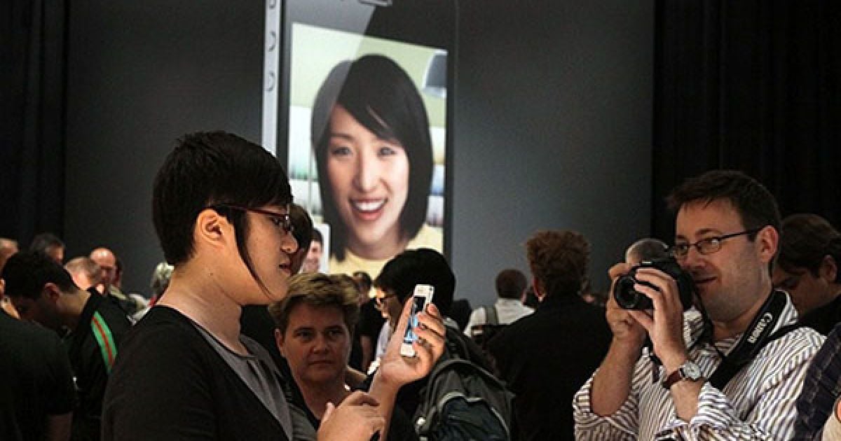 На щорічній конференції розробників WWDC у Сан-Франциско було представлено новий смартфон iPhone 4. / © AFP