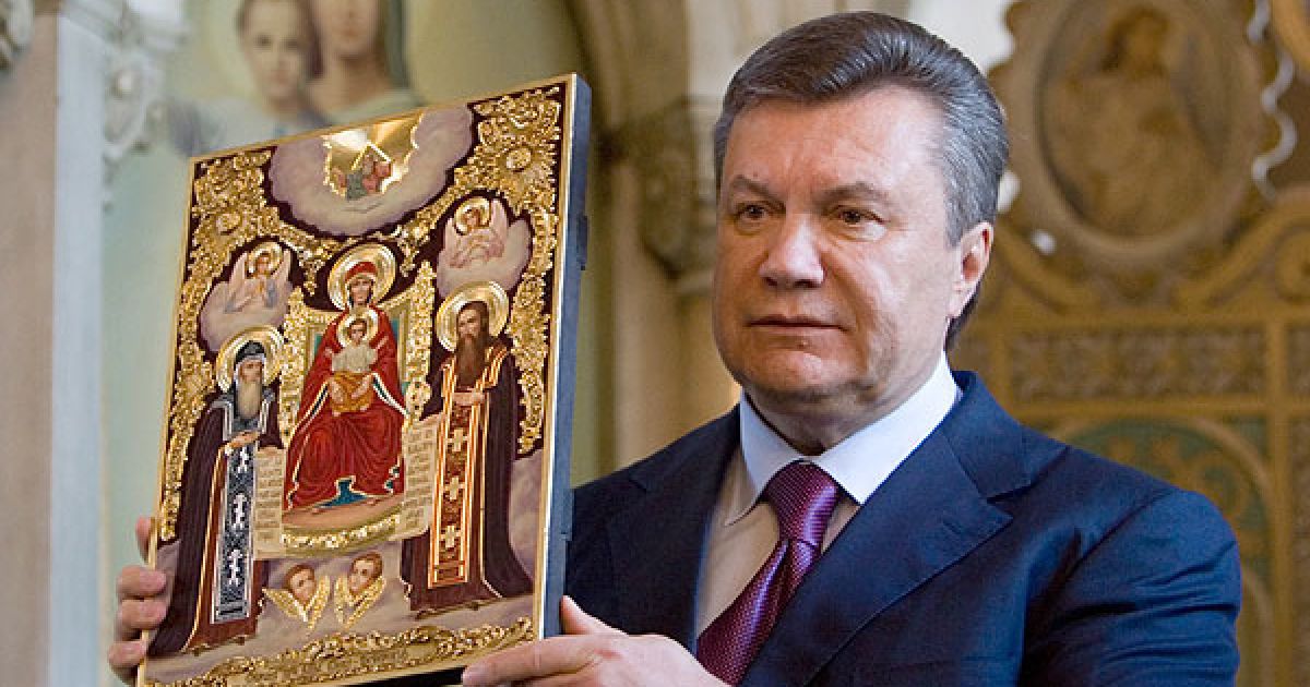 Під час робочої поїздки на Сумщину Віктор Янукович відвідав Кафедральний Спасо-Преображенський собор, де був присутнім на молебні. / © President.gov.ua