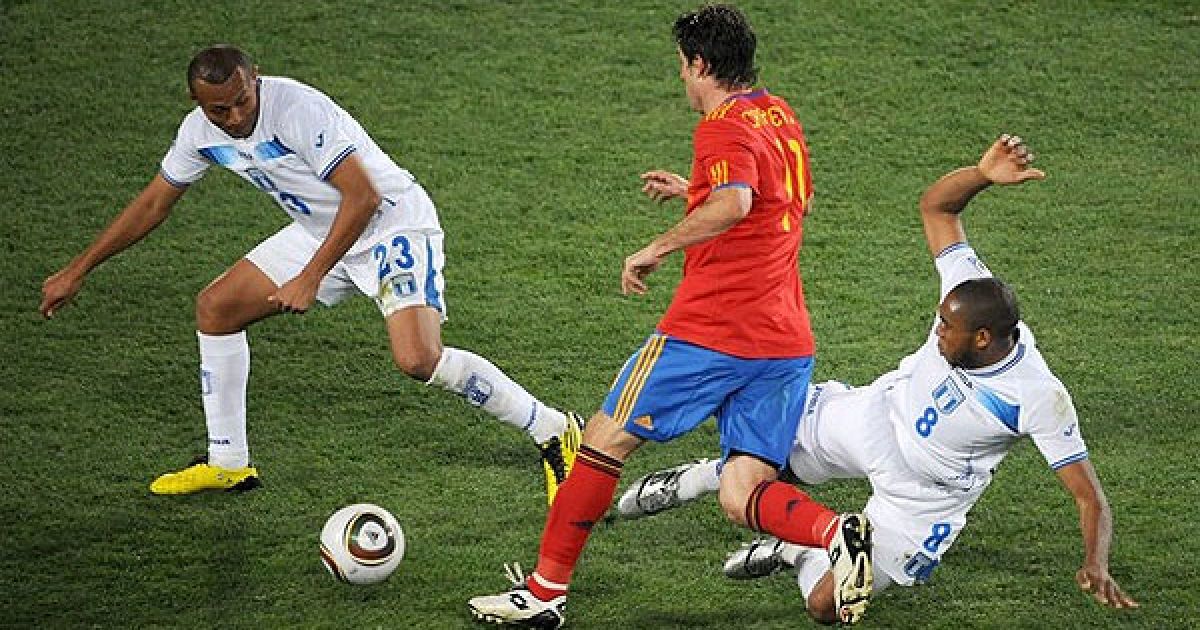 Капдевіла проривається вперед / © AFP