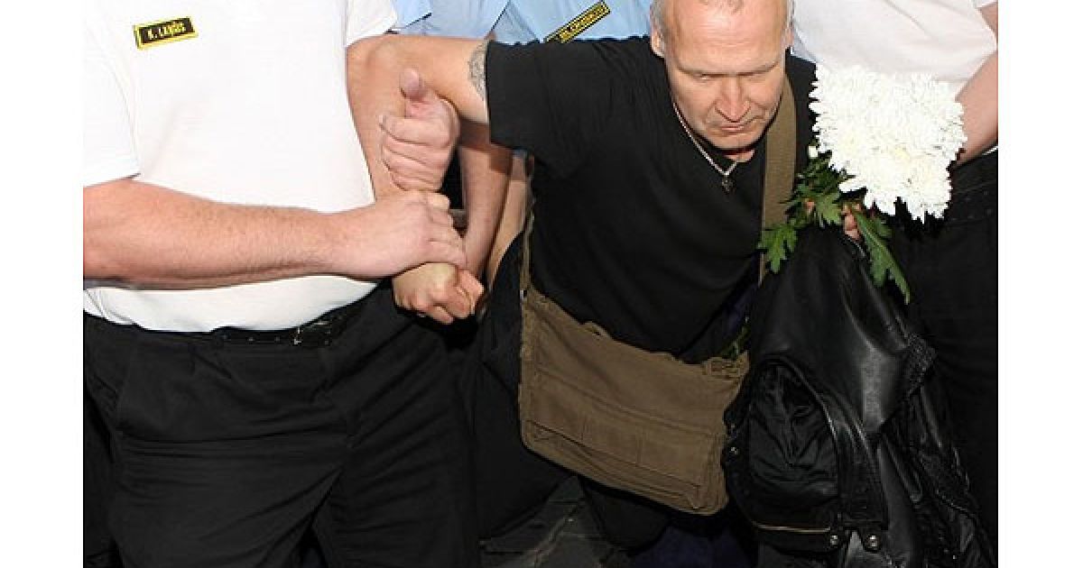 Поліція зупинила більшу частину учасників ходи, які намагалися дійти до монументу Батьківщині і Свободі.