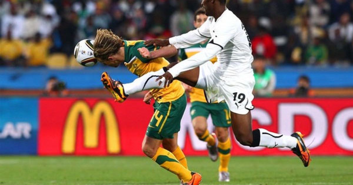 Бретт Холмен і Лі Едді ведуть боротьбу за м&rsquo;яч / © Getty Images/Fotobank