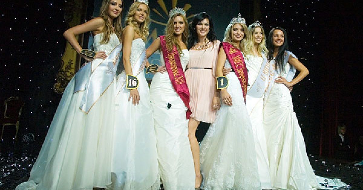 У Дніпрпетровську відбувся конкурс краси "Міс Дніпропетровськ-2010", в якому взяли участь 17 найпривабливіших дівчат міста. / © Украинское Фото