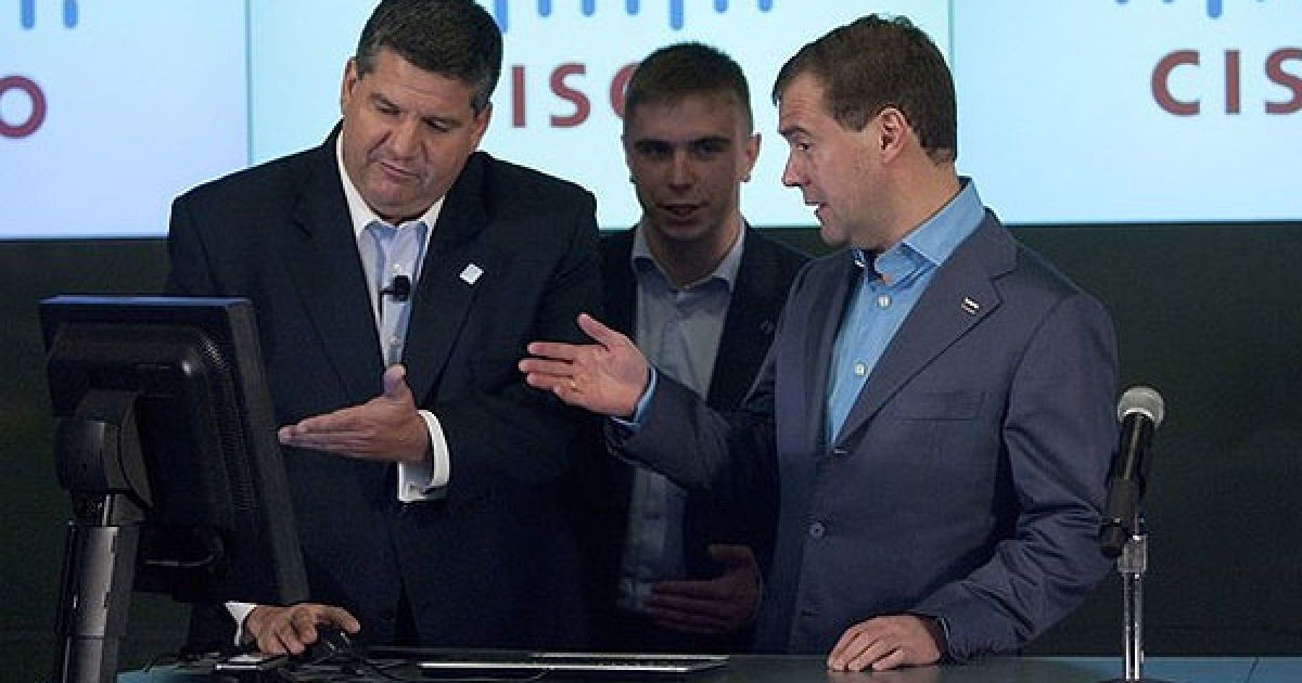 Президент Росії Дмитро Мєдвєдєв також відвідав низку всесвітньо відомих компаній, офіси яких розташовані в Силіконовій долині: Twitter, Google, Cisco, Apple, Yandex Labs. / © AFP