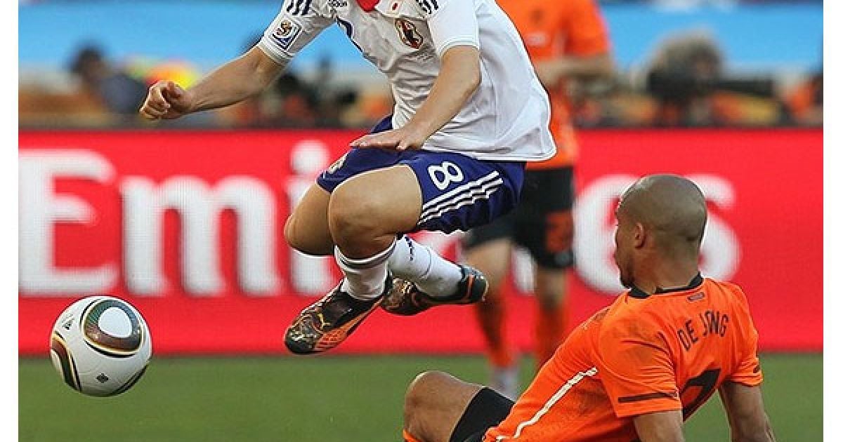 Дайсуке Мацуі перелітає через Йонга / © AFP