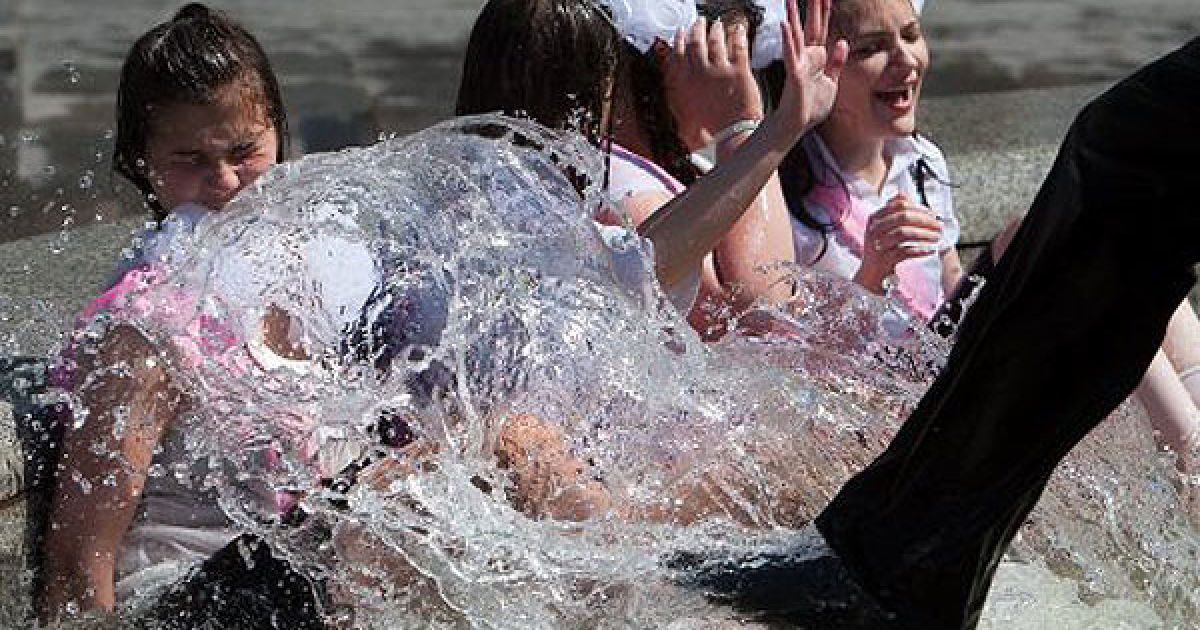 28 травня у школах Києва і Львова пролунали останні дзвоники. Фото: УНІАН / © УНІАН