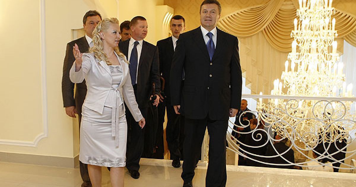 Голова держави перерізав символічну стрічку та оглянув новий "Палац щастя" у Луганську. / © President.gov.ua