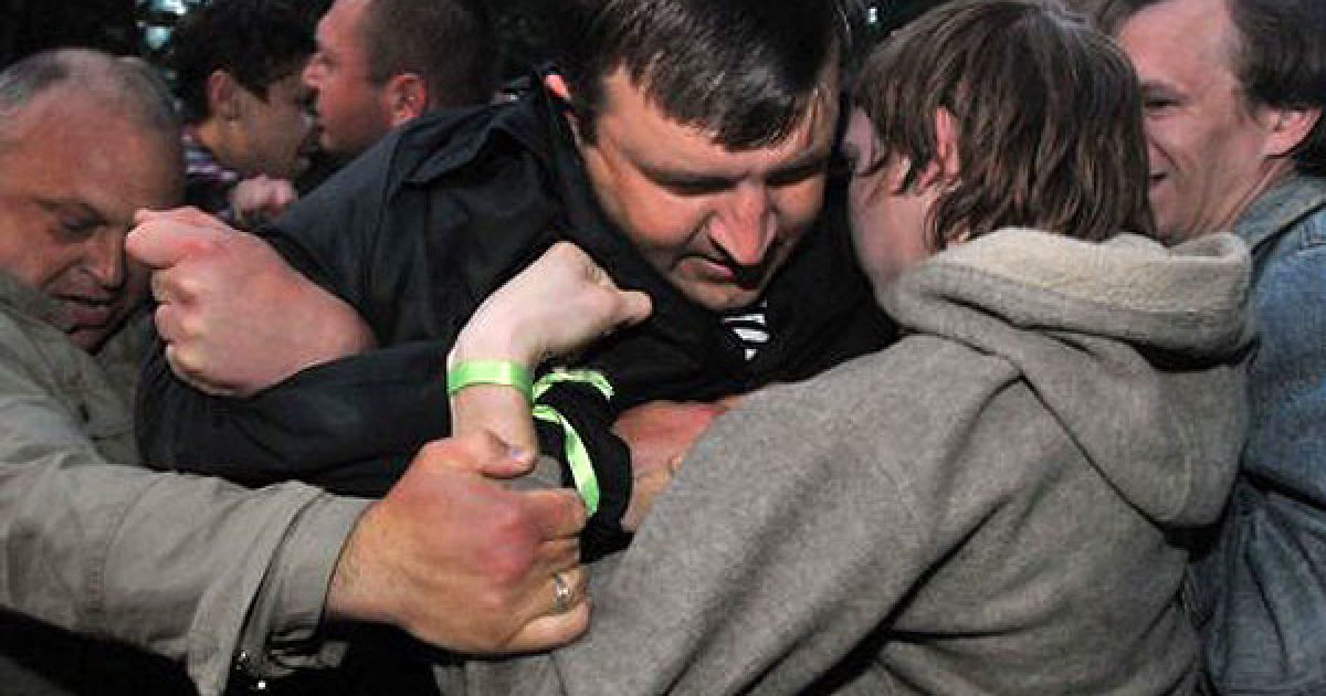 Близько півсотні невідомих вранці напали на захисників парку і витіснили їх з ділянки. / © УНІАН